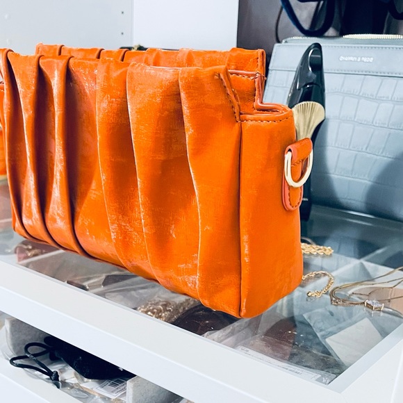 Minimalist Ruched Chain Bag - Picture 4 of 6